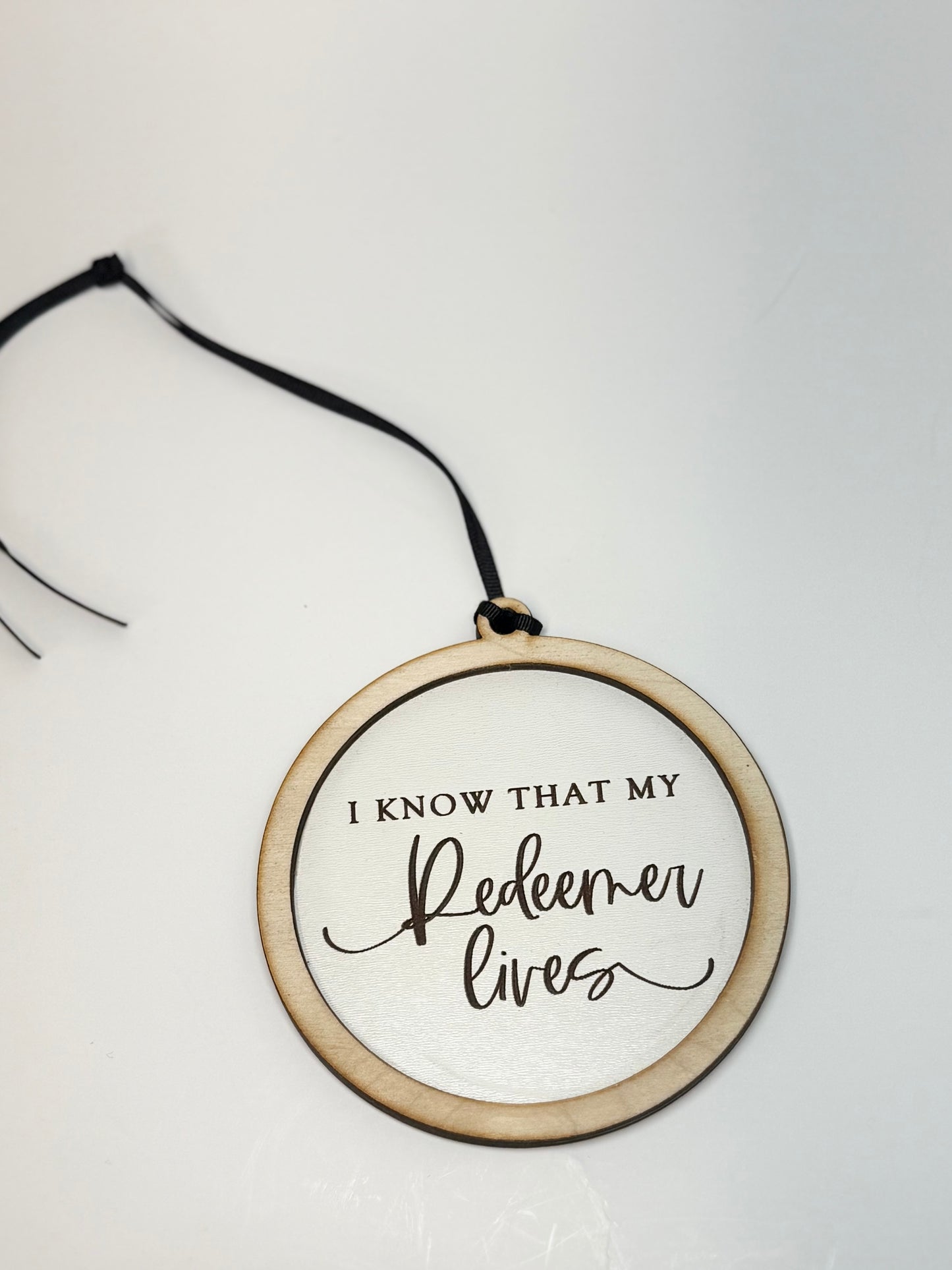 I know that my Redeemer Lives - Round Hanging Ornament
