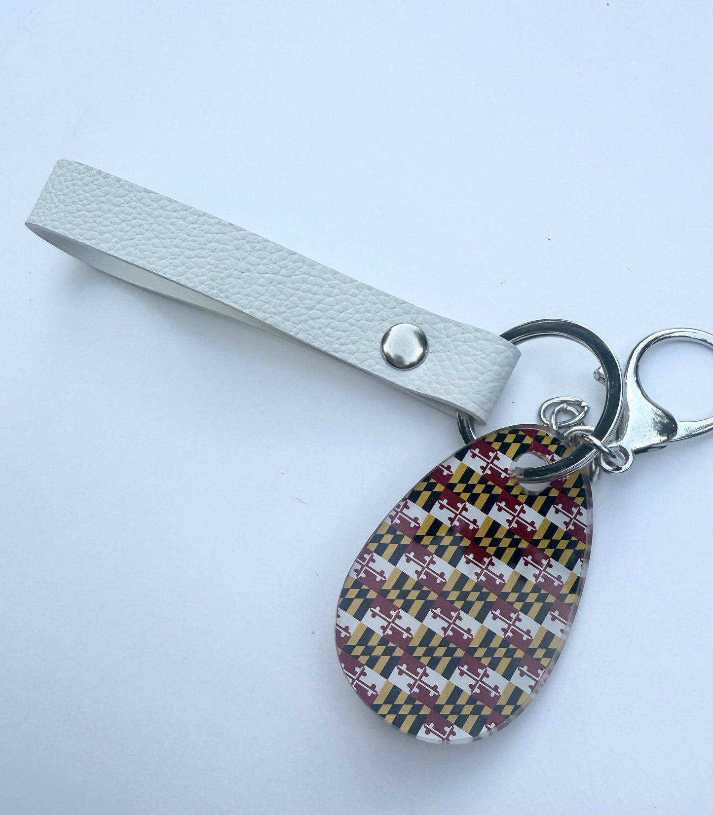 Maryland Flag Acrylic Keychain with White Faux Leather Strap