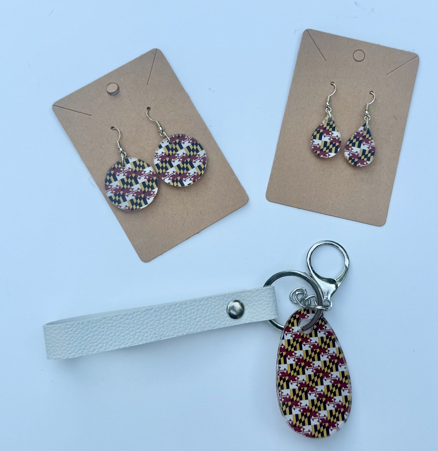 Maryland Flag Acrylic Keychain with White Faux Leather Strap